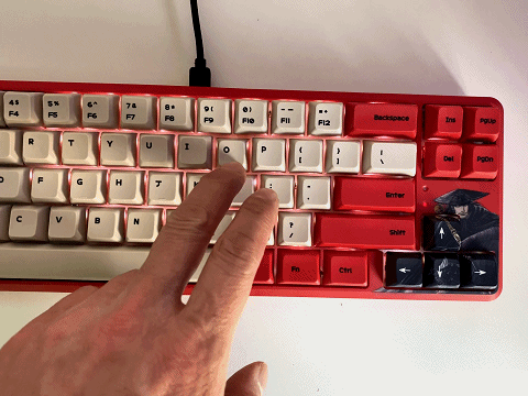 独特手感的奶油轴，很有特色的一款机械键盘，黑爵镖人定制
