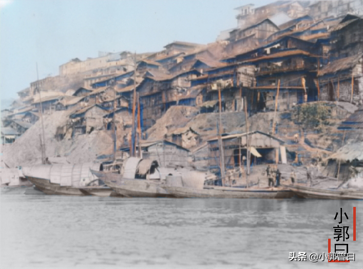 1926年镜头下的山城重庆：并流的江水与古老的城墙绘成山水图