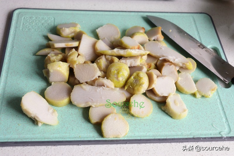 煮芋头汤时加菜心，浓稠香滑，菜心翠绿清甜、处暑之后要常吃