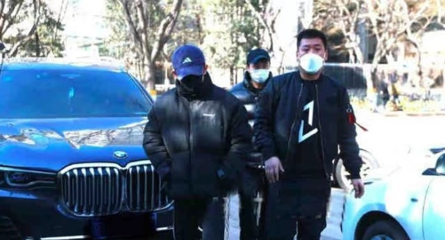 Spring late couplet platoon begins, round Zhang Yifan of teenager of 3 small timeses shows a body in succession, li Fei long face is not little