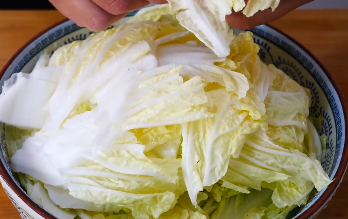 The cabbage tofu is super delicious. The chef teaches you this technique. There is no soup left in the pot. Collect it.