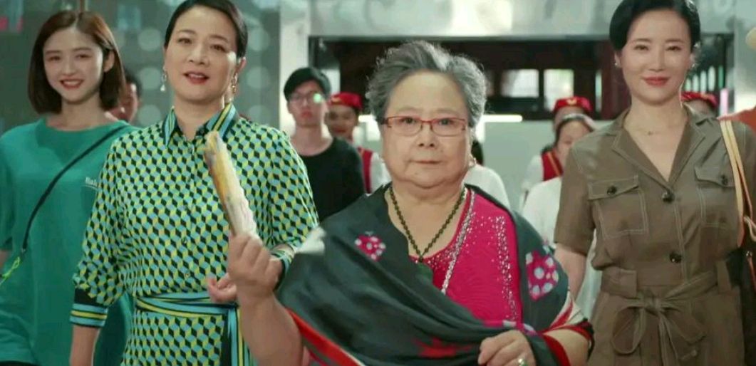 家庭|多个子女的家庭的婆婆能偏心到什么程度 看《假日暖洋洋》中的老太太就明白