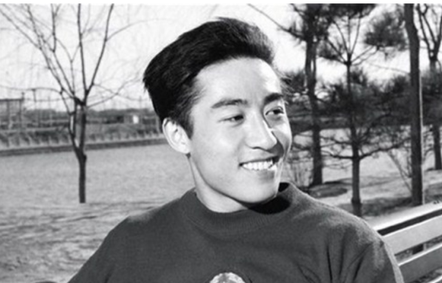 一位美国人在日本上了中国人的车，从此改写世