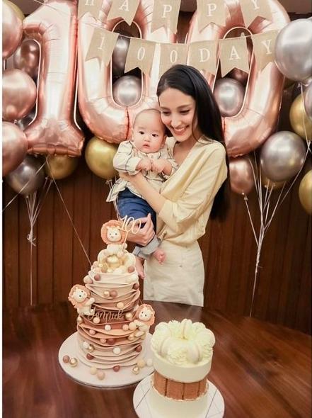 鄭嘉穎幼子正面曝光，帥氣得驚艷，沒有遺傳媽媽跟舅舅的印度長相