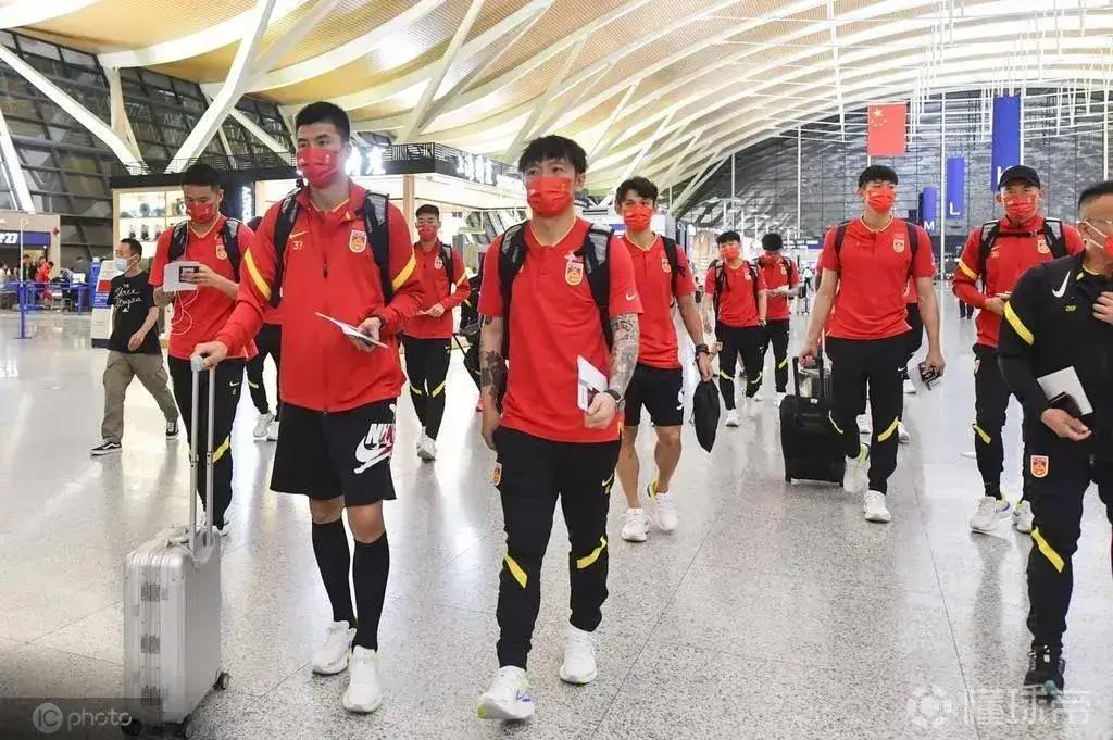 国足对澳大利亚首发阵容
