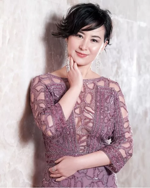 赌王何鸿燊去世，前半生热血励志，后半生一地