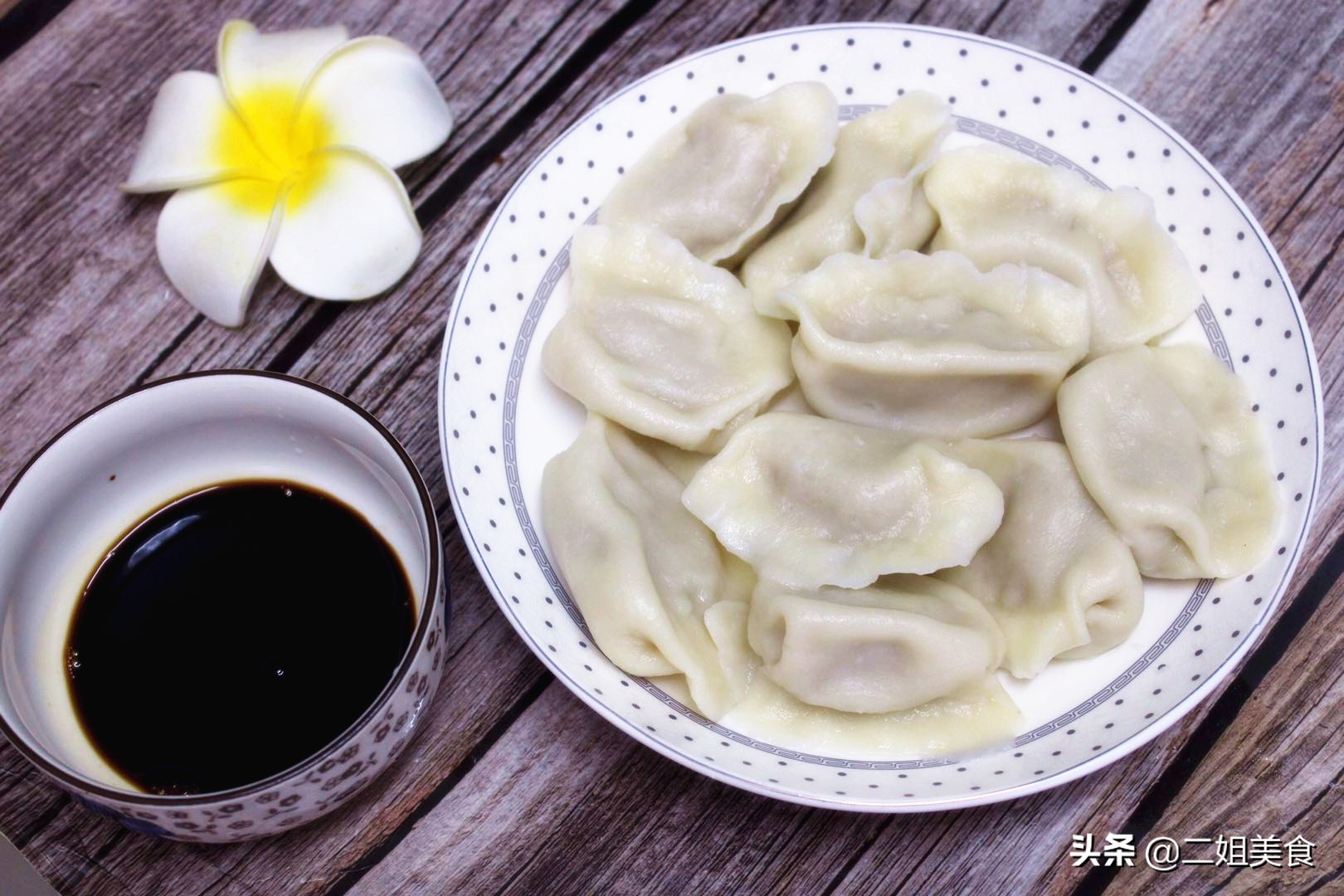 煮冻水饺，别直接下锅煮，多做3步，不破皮不软烂，和鲜饺子一样