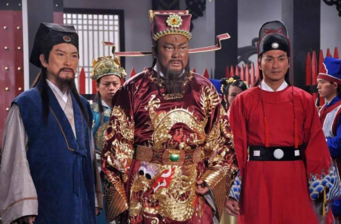 《包青天》过去28年，11位主演境况悬殊巨大，有多人欠下千万巨债
