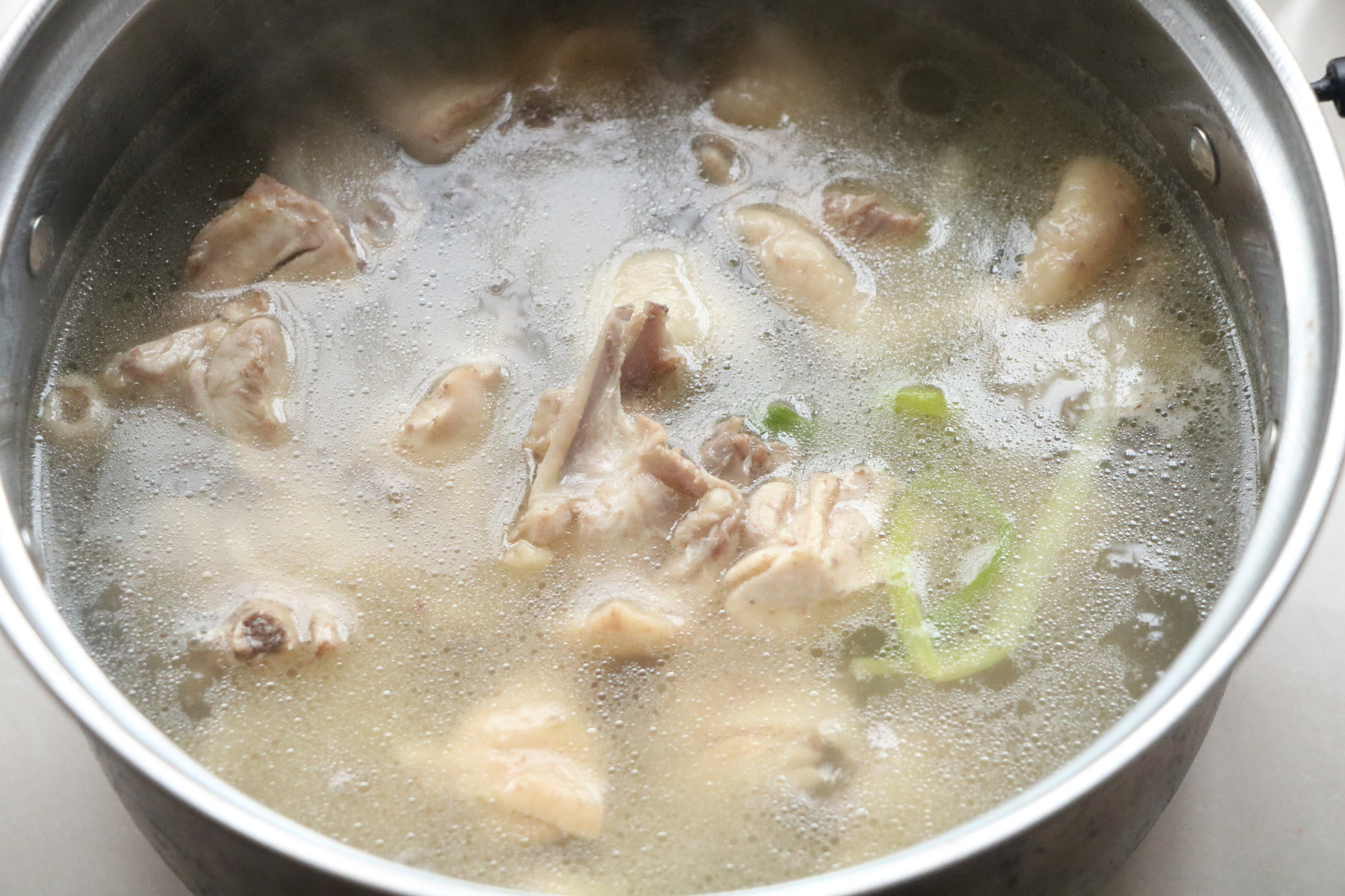 比猪肉牛肉都便宜，秋天可以多吃，简单红烧，下酒又下饭