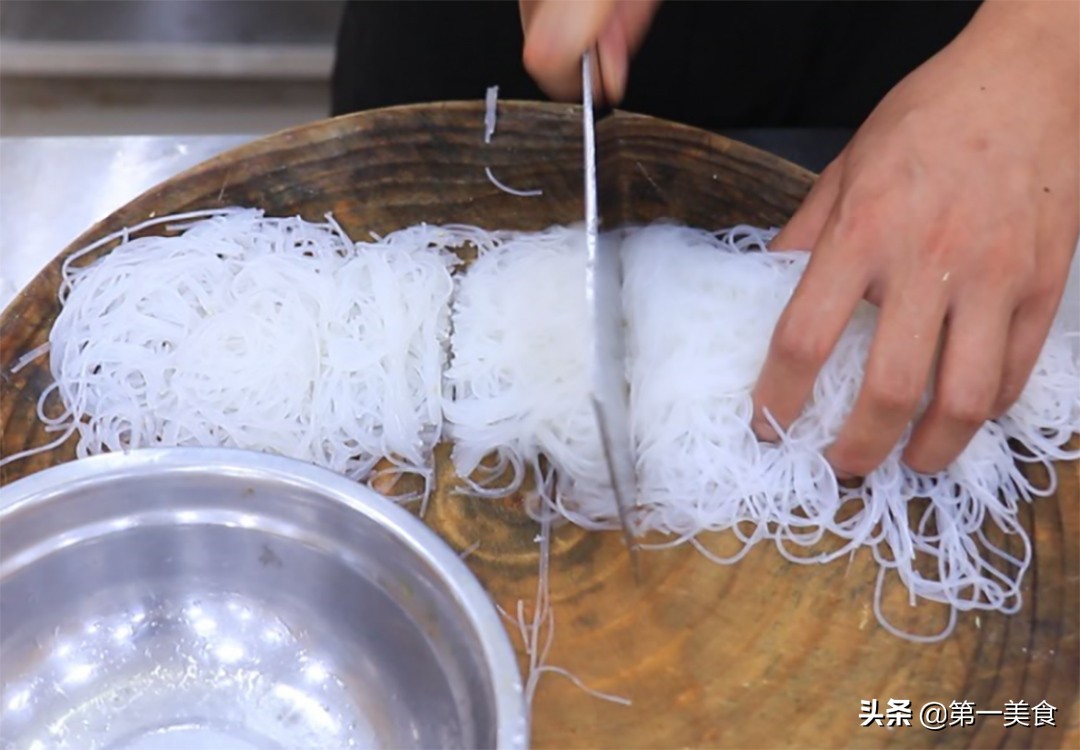 圖片[3]-【粉絲包菜】做法步驟圖 不用加水直接下鍋炒 口感勁道還不粘-起舞食譜網