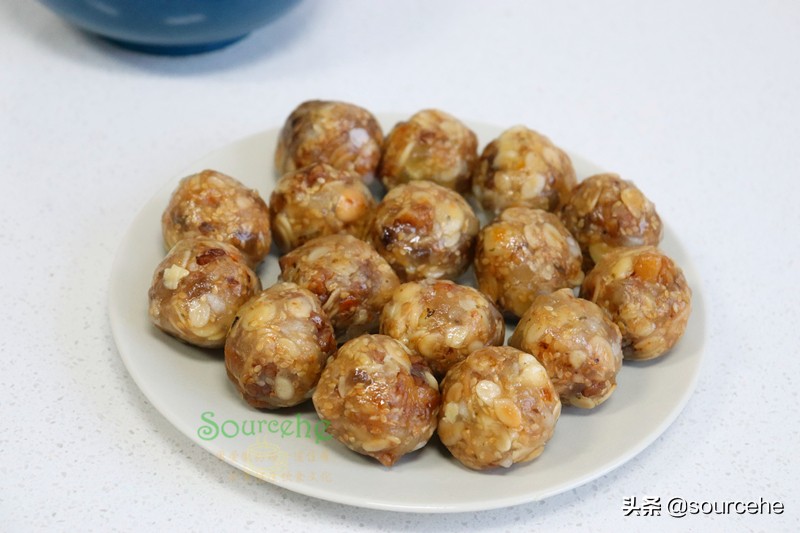 奶奶教我做的广式五仁月饼，细腻柔滑不油不腻，甘香回味，真好吃