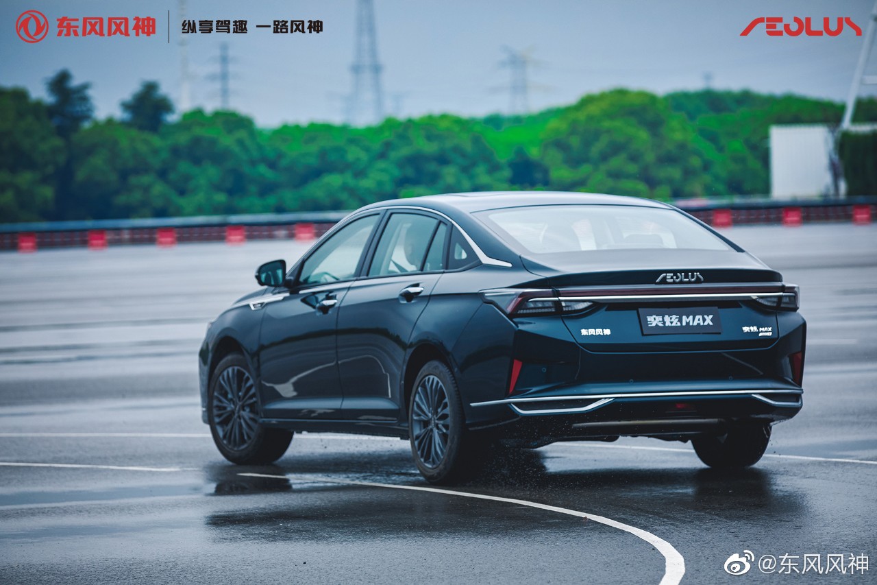 Jeep大切诺基4xe发布；东风风神奕炫MAX下线