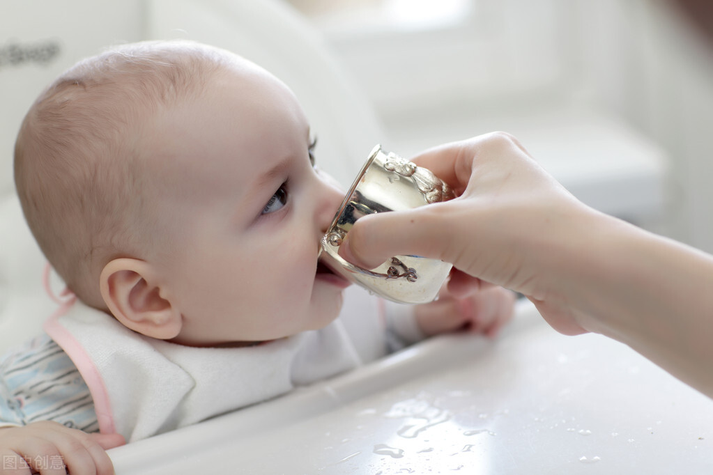 Drinking water scientifically, baby's health mothers should keep in