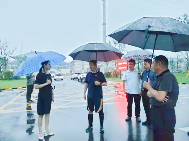 济南新材料产业园区管委会主任韩利师检查防汛值班值守工作