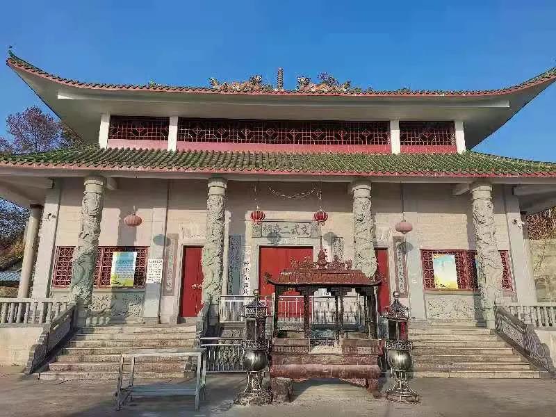 曾祥裕风水团队粤东行喜登毛公寨   眺望远方  为新年祈福！