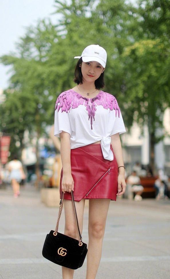 路人街拍：我也相信爱可以排除万难；只是，万