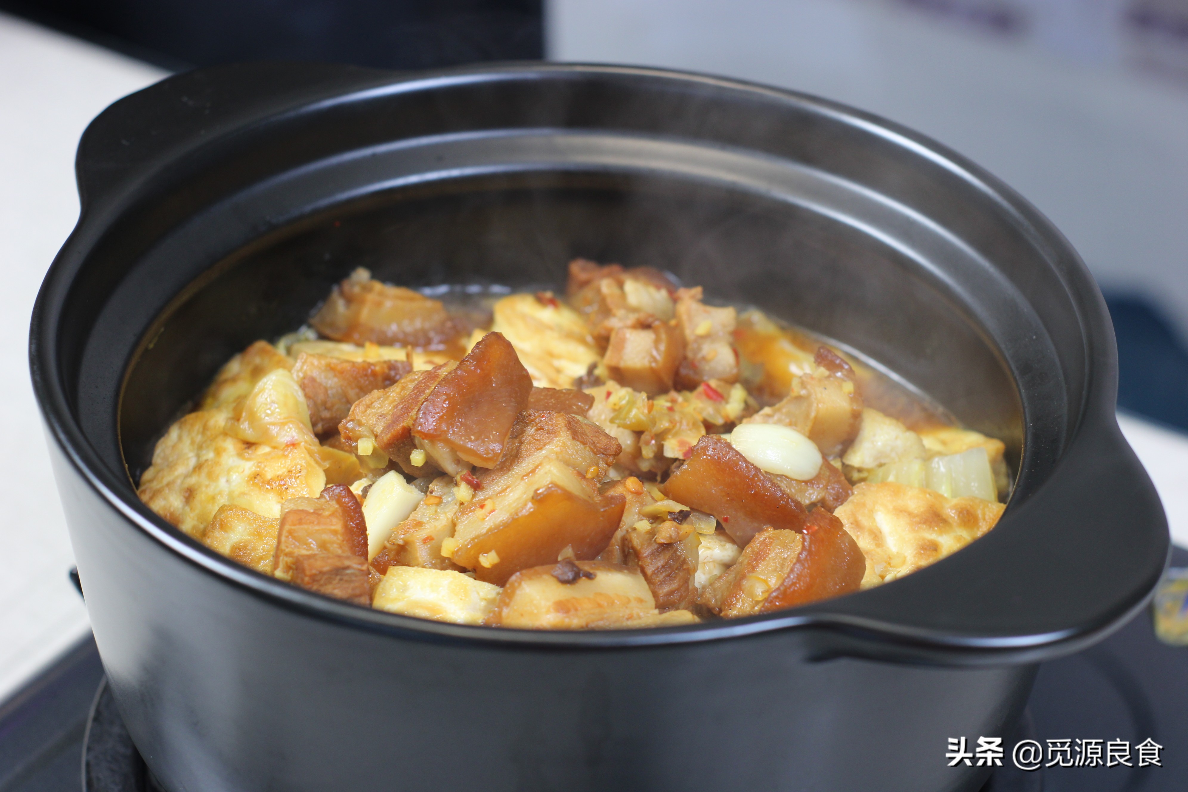 秋冬美食红烧肉白菜豆腐煲，家常美味超级下饭，爸妈晚餐吃撑了