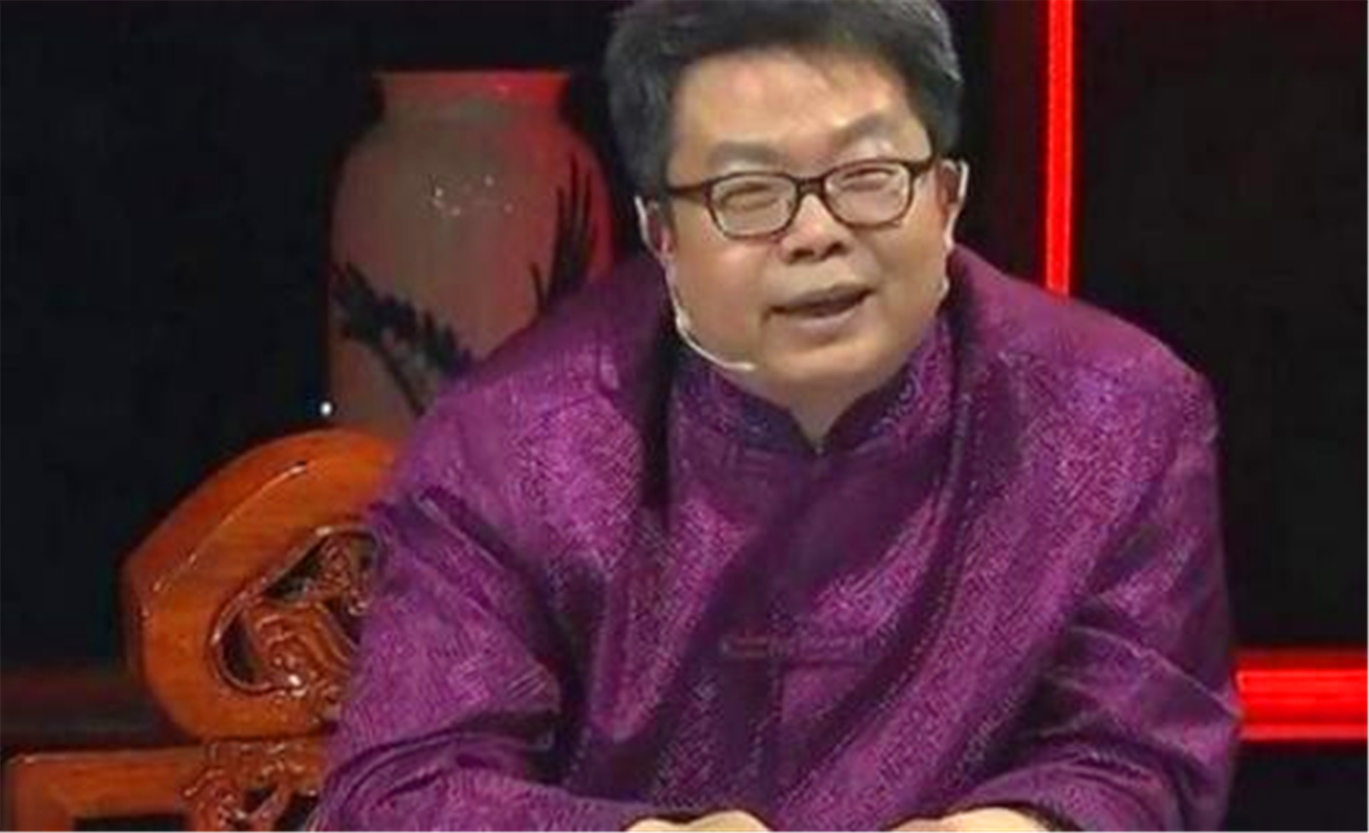 美女带成吉思汗的马鞭鉴宝，开口要500万，专家