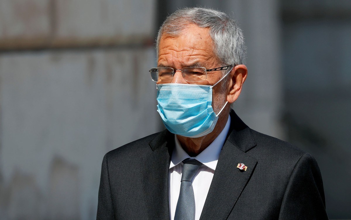 奥地利总统违反宵禁规定被警方“现场抓包”，道歉称聊天忘了时间