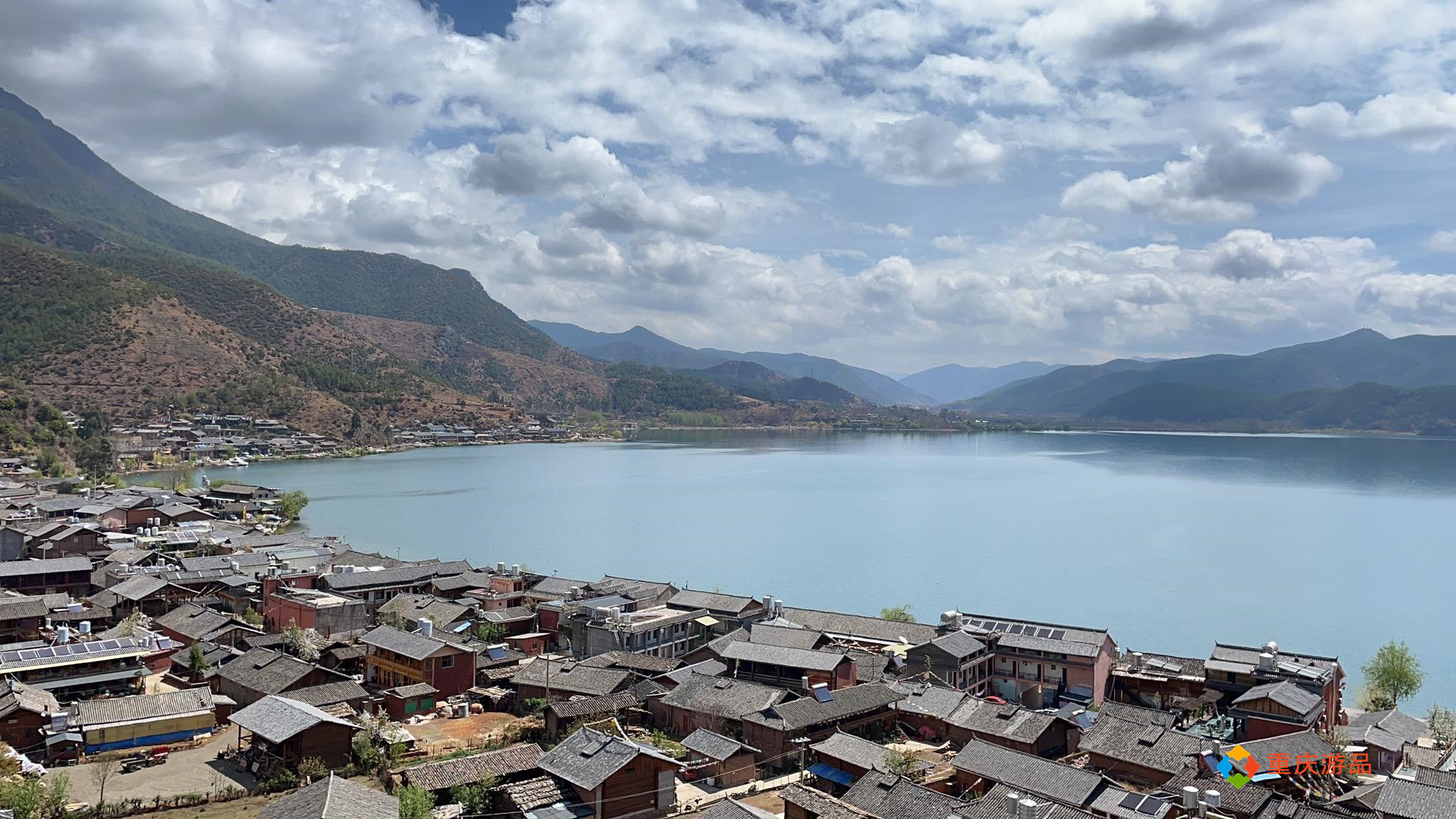 重庆小两口环游中国：穿上秋裤游泸沽湖，200块入住里格半岛
