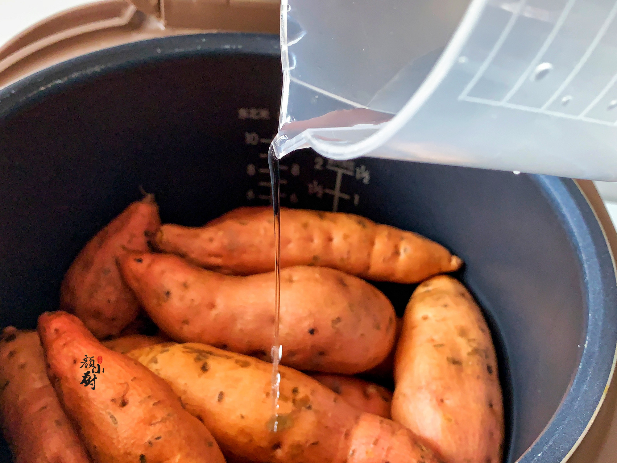 電飯鍋烤紅薯，懶人做法，簡單一做就吃到，香甜流油的烤紅薯