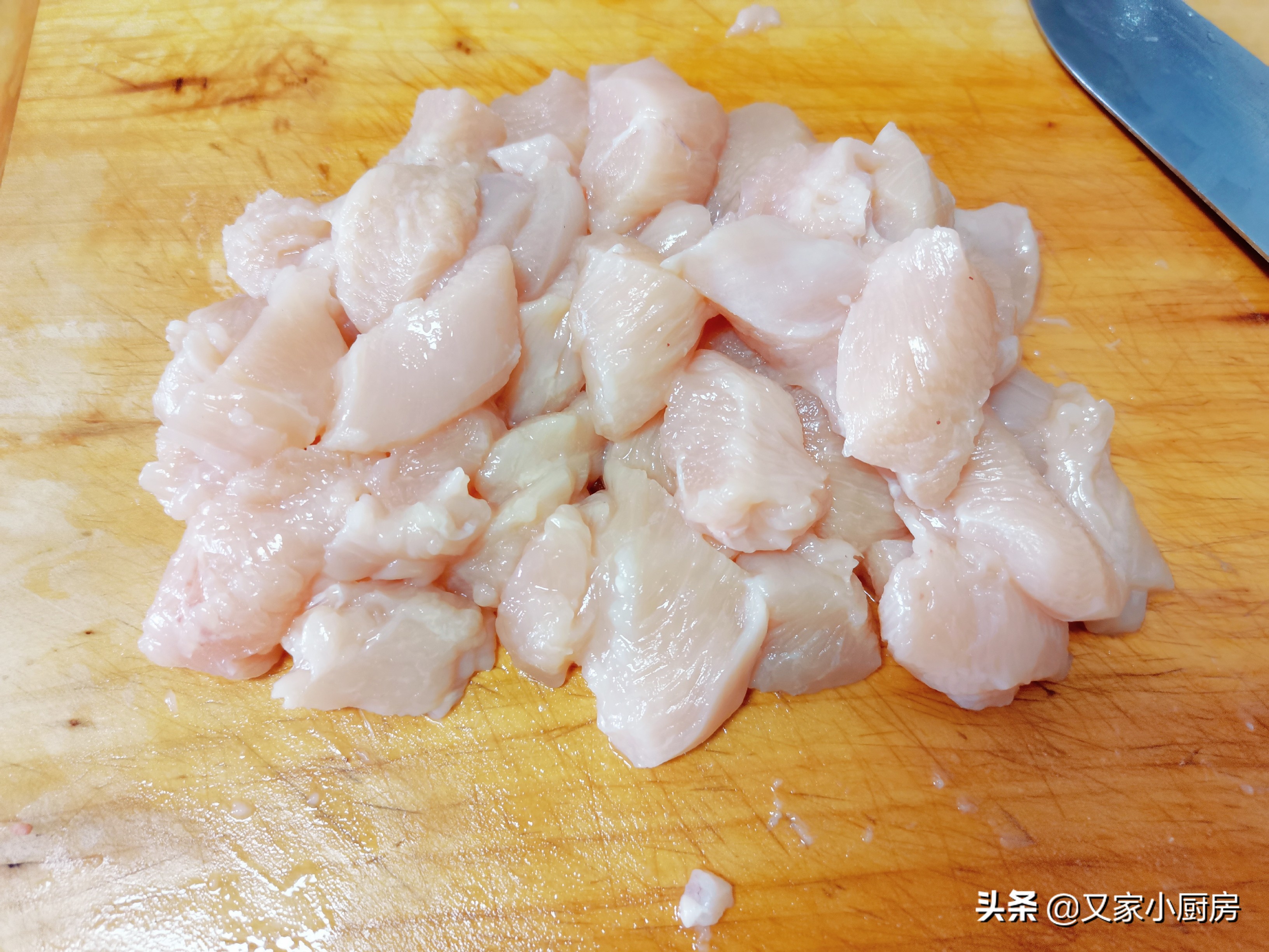 孩子爱吃的鸡肉丸子，详细步骤出来了，Q弹好吃，做法简单还省事
