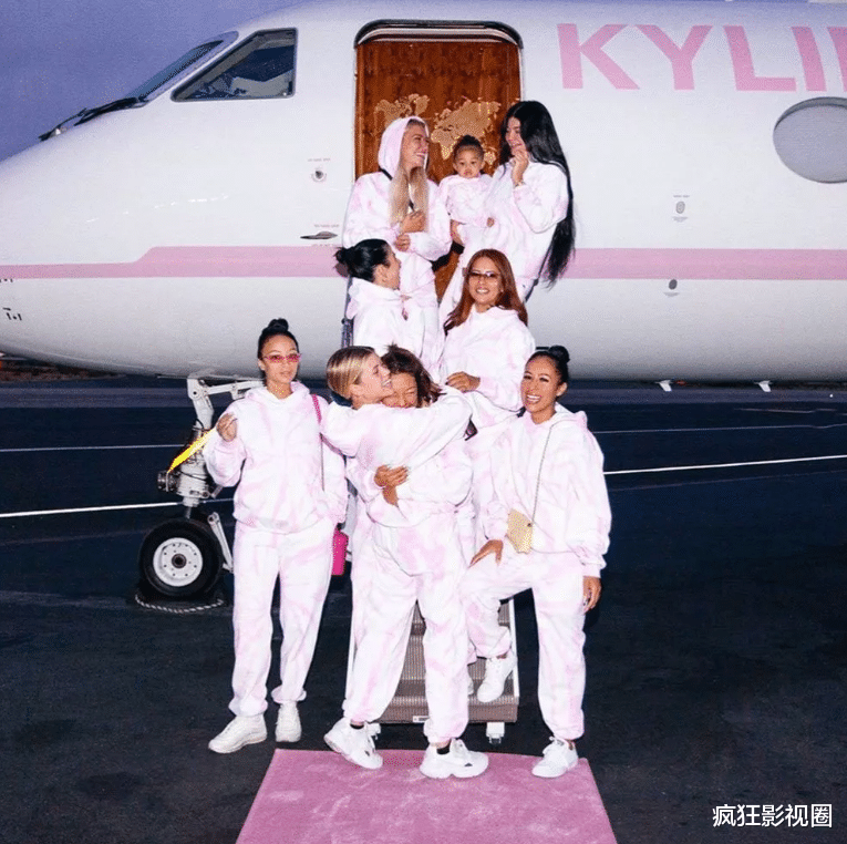 美国顶级名媛的奢侈生活什么样？别墅养宠物、