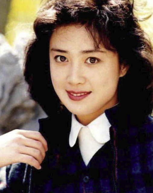 傅艺伟的毁灭史：从“最美妲己”到“阶下囚”，她经历了什么？