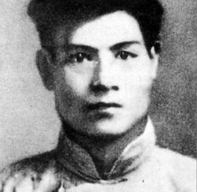 "长征"这个词，是谁第一个提出的？三次