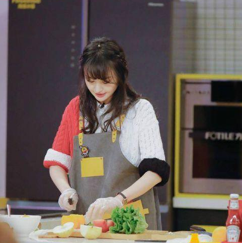 郑爽新视频脸又黄又丑？经纪人怒骂腾讯拉图抹