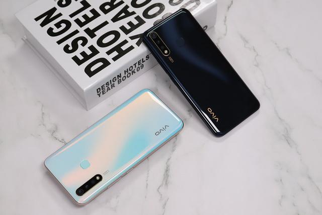 vivo1000元新手机发布：5000mAh大充电电池 8GB 128GB，好香