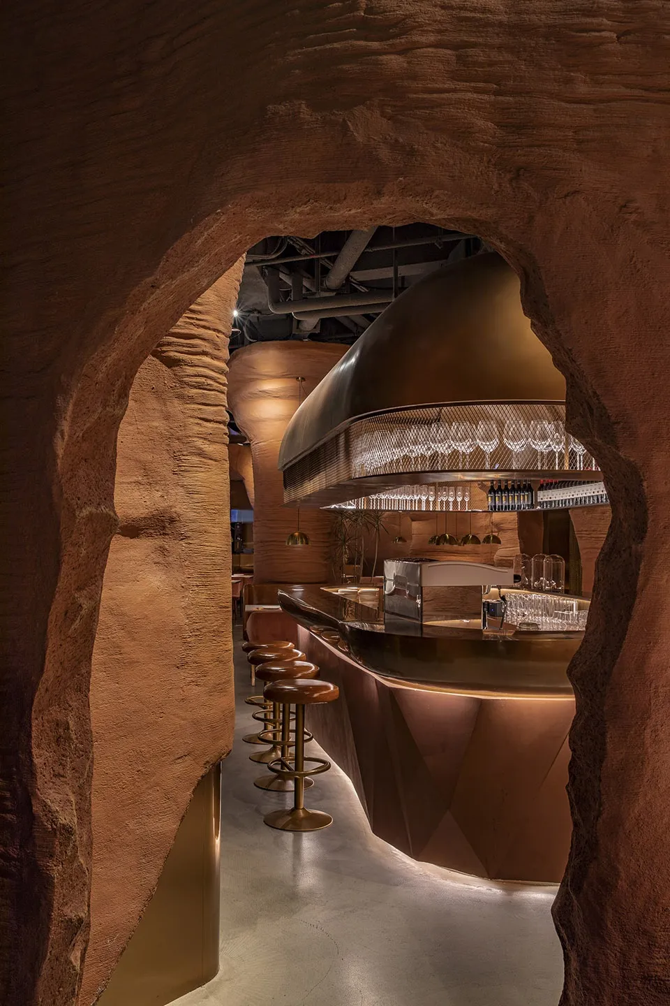 Dining space design: Canyon style restaurant?I experienced the feeling ...