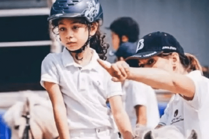 刘烨女儿才是被时光整容！8岁混血味越来越浓，