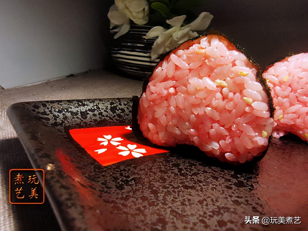 捏个三文鱼樱花鱼松饭团 来解救不想吃饭的夏天 资讯咖