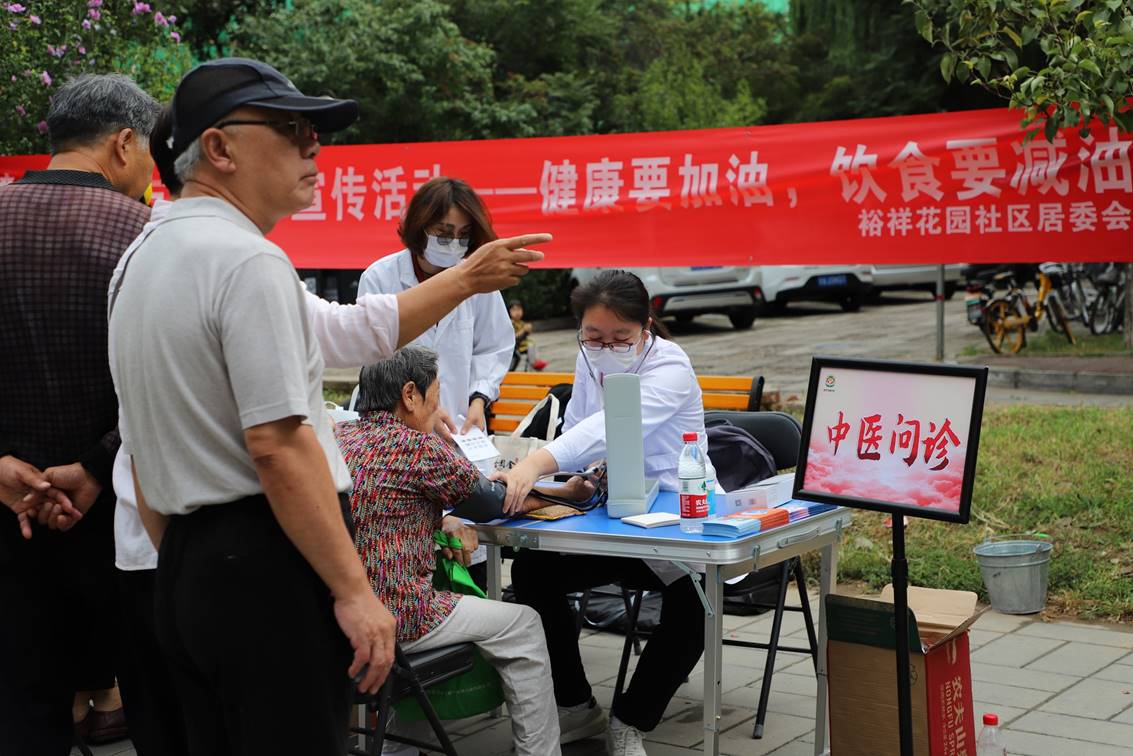 一核四驱双引擎 党建引领促自治 裕祥花园社区开启公益市集