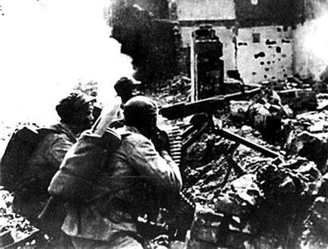 上级让他死守7天，他听成\"守47天\"，最后