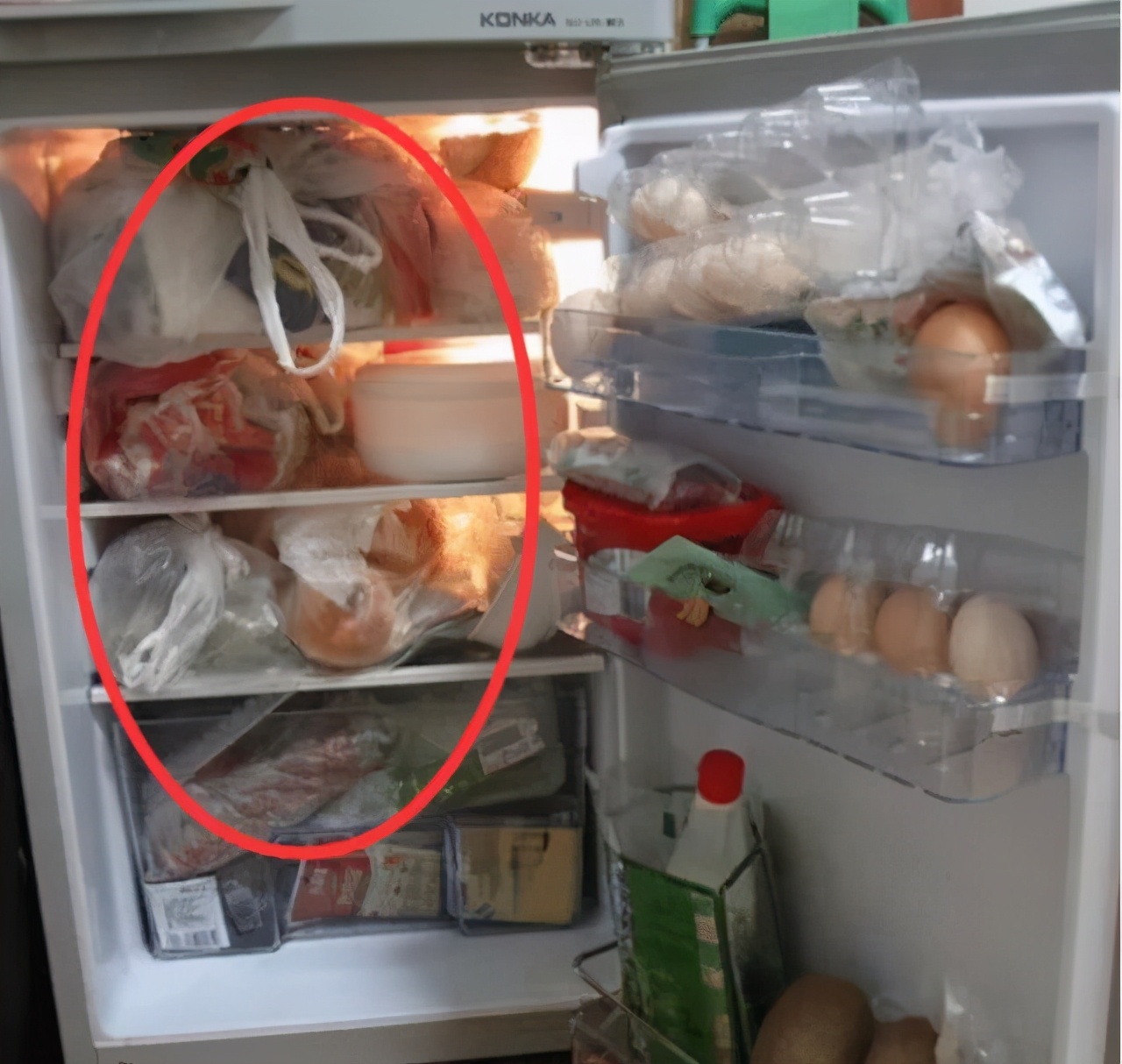 Suggest to everyone don't put plastic bags in the refrigerator, learn