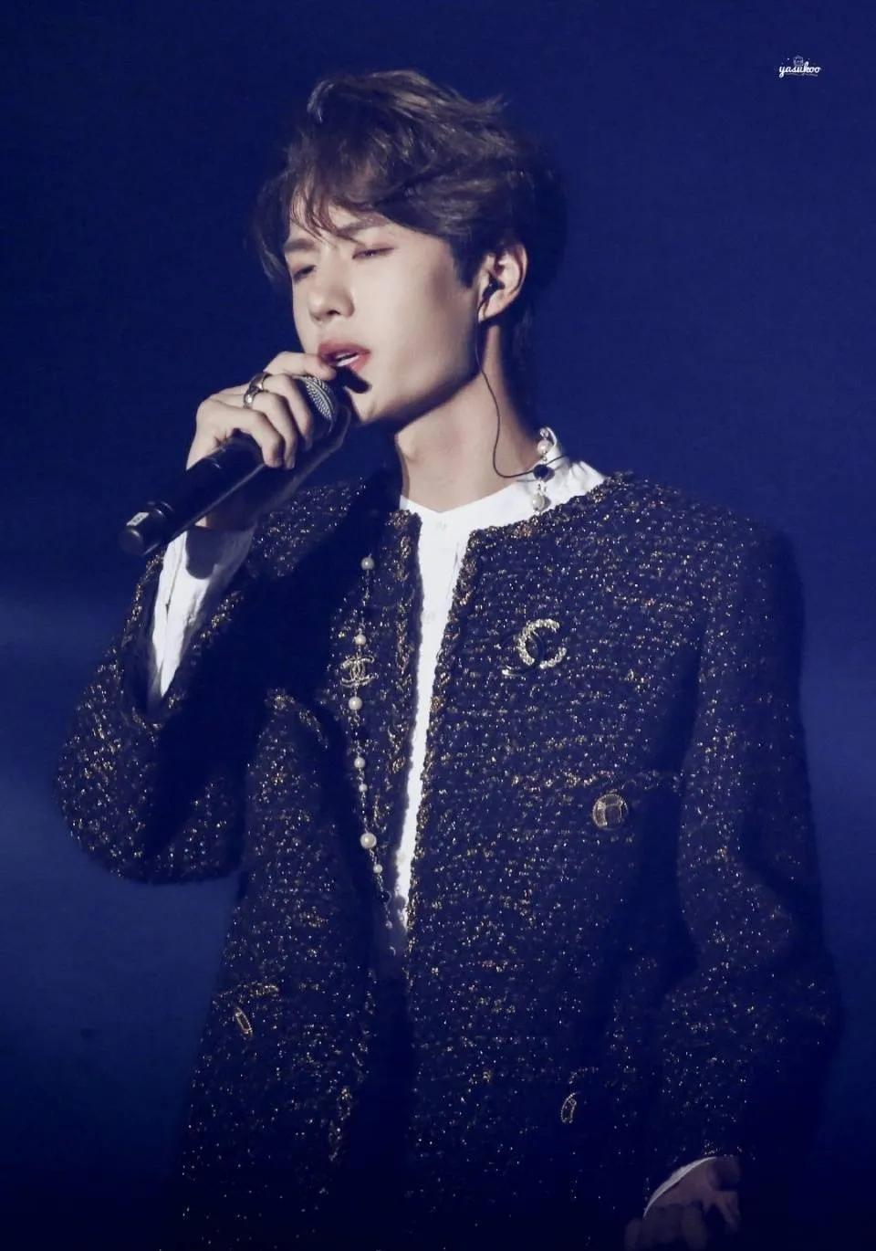 # Wang Yibo shows a body CCTV spring late couplet discharges #