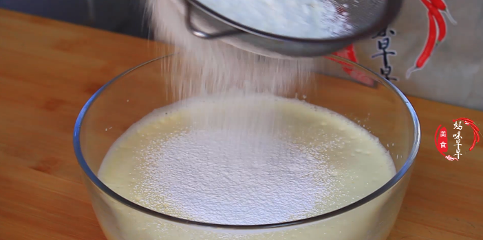 傳統脆皮雞蛋糕，原來做法這麼簡單，外酥里香，是小時候的味道