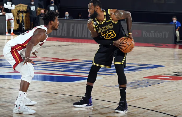 戴维斯肘击克劳德脸部要被禁赛，湖人凉凉了？NBA官方回应了