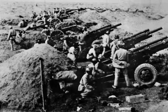 数十万蒋军穷追不舍，林彪弹尽粮绝，金日成紧