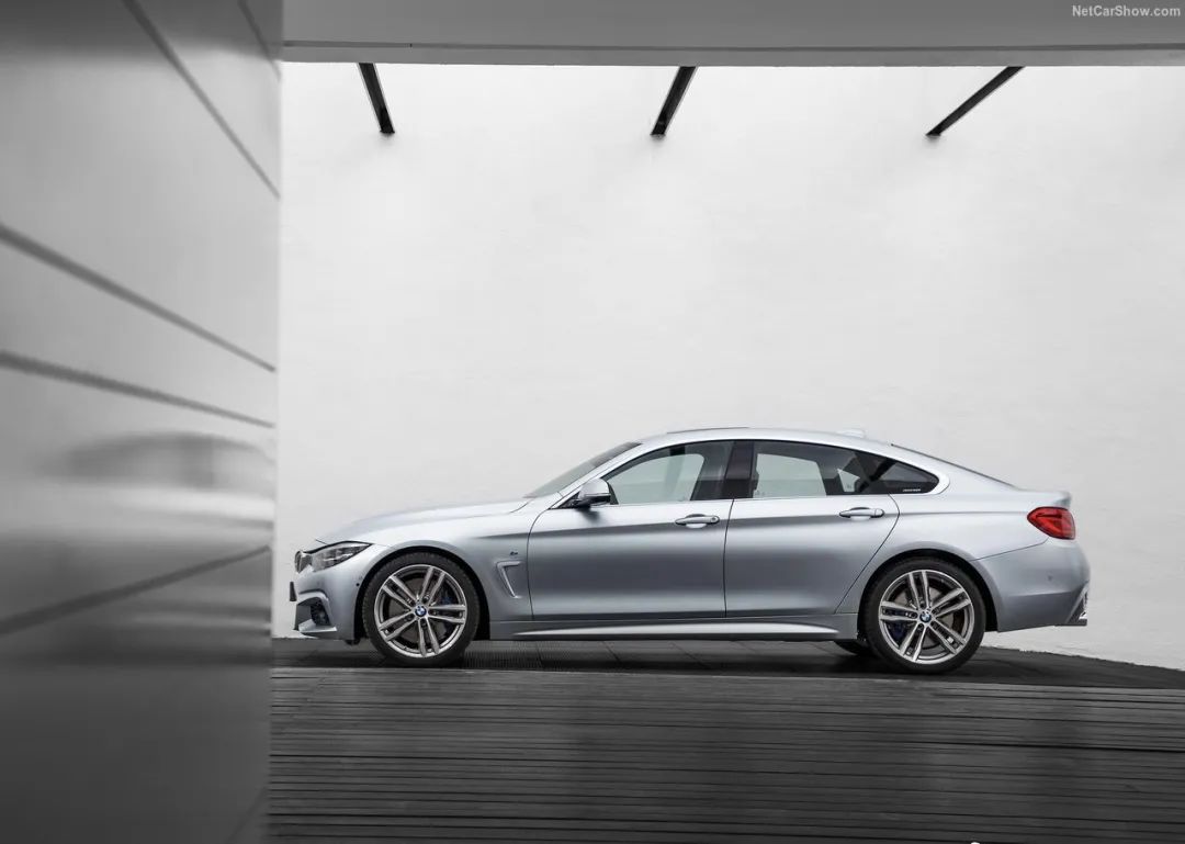 这款宝马轿车使用无框车门、空间不输3系，比跑车更拉风