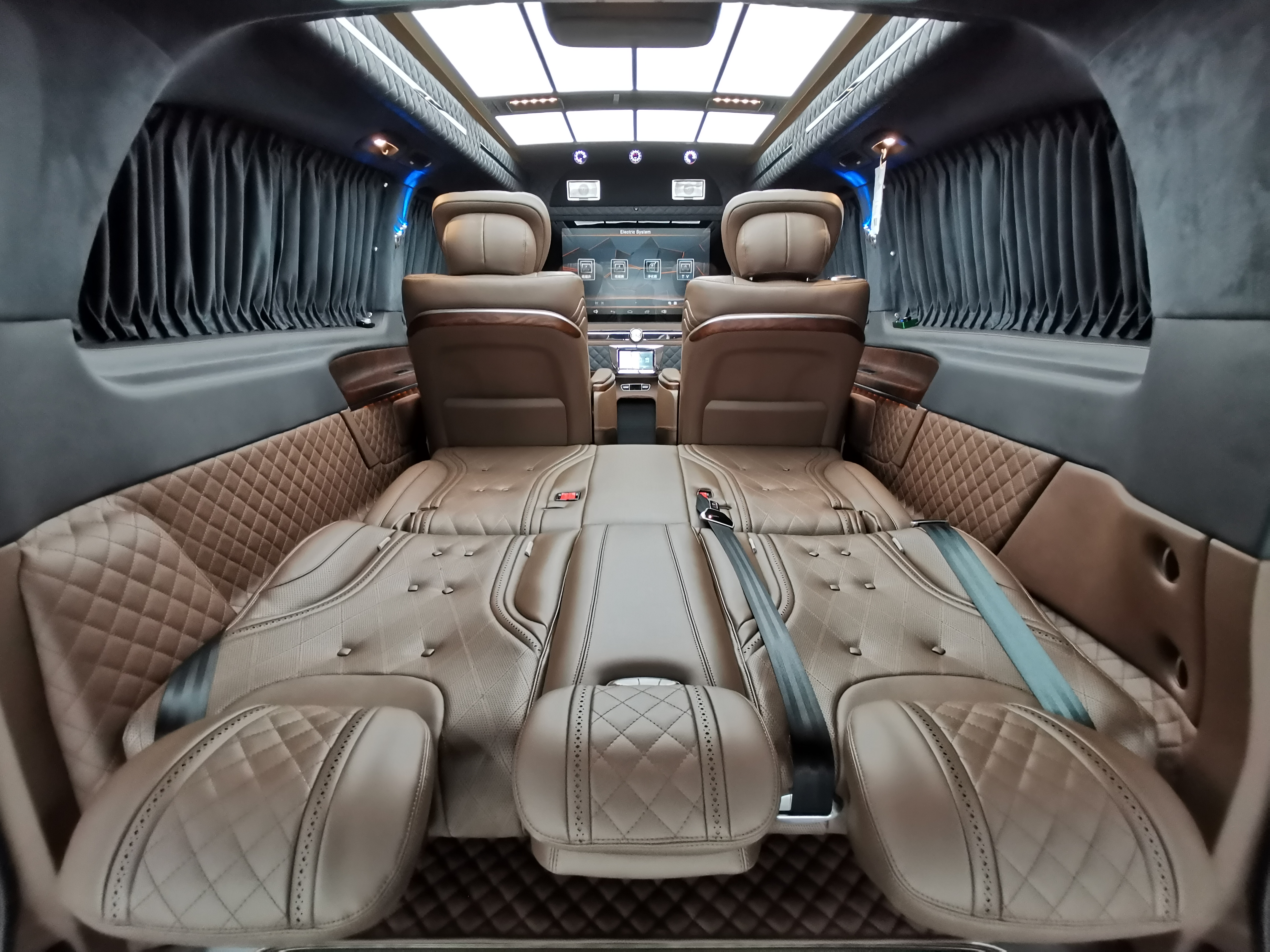 奔驰商务v260改装迈巴赫版现车详解