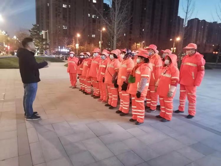为环卫人员系紧“安全带”—经发保洁组织开展安全培训活动