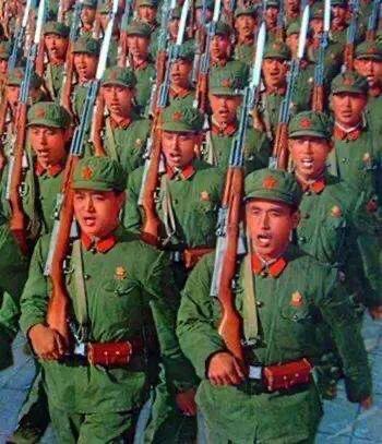 图片详解：建国以来，人民解放军经历的15次军服变迁发展历程