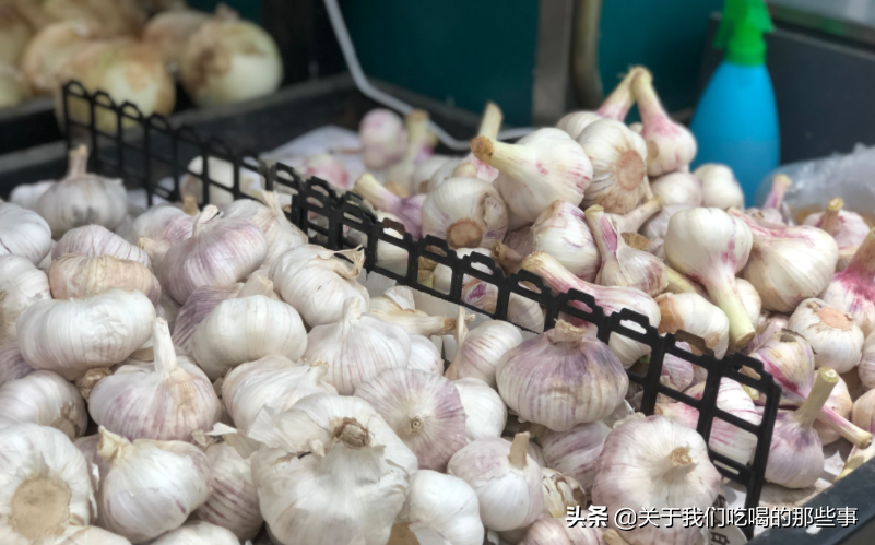 為何大蒜放在超市不發芽，買回家沒幾天就發芽？原來門道多著呢