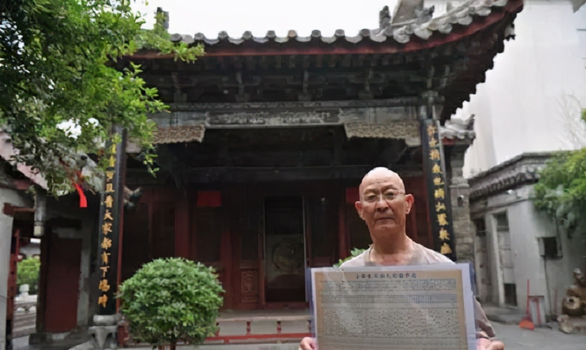 地下英雄诈降日军后，完美刺杀日本天皇亲外甥，后受邀参加开国大典