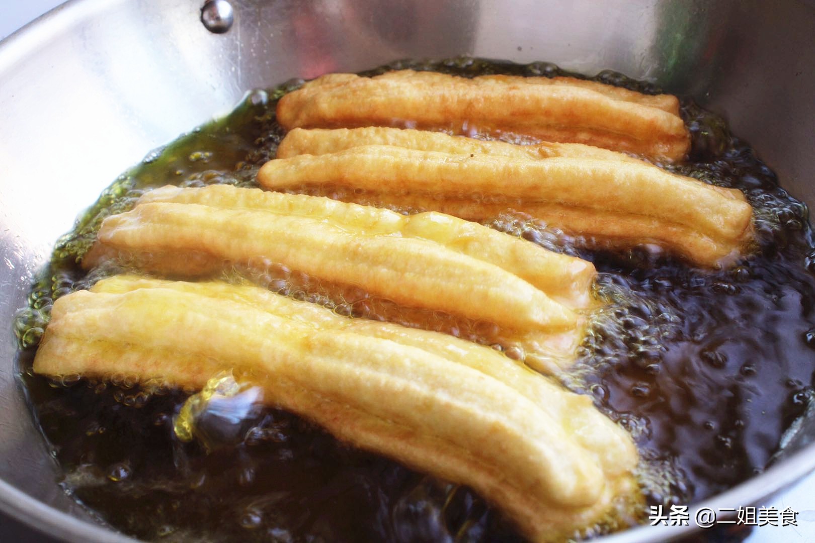 做油條，不用泡打粉，不用醒面，教您一招，快速發麵，蓬鬆還酥脆