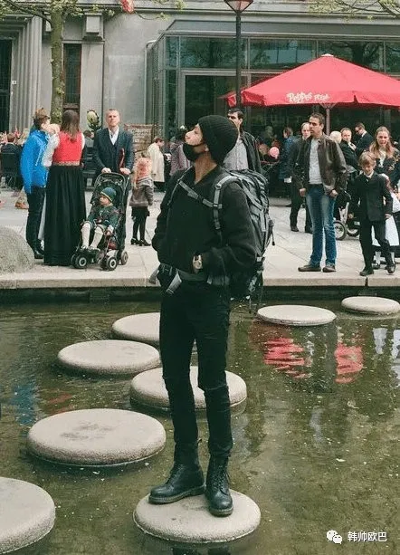 被阔腿裤耽误的这位男团爱豆的大长腿,是裤子做的不对