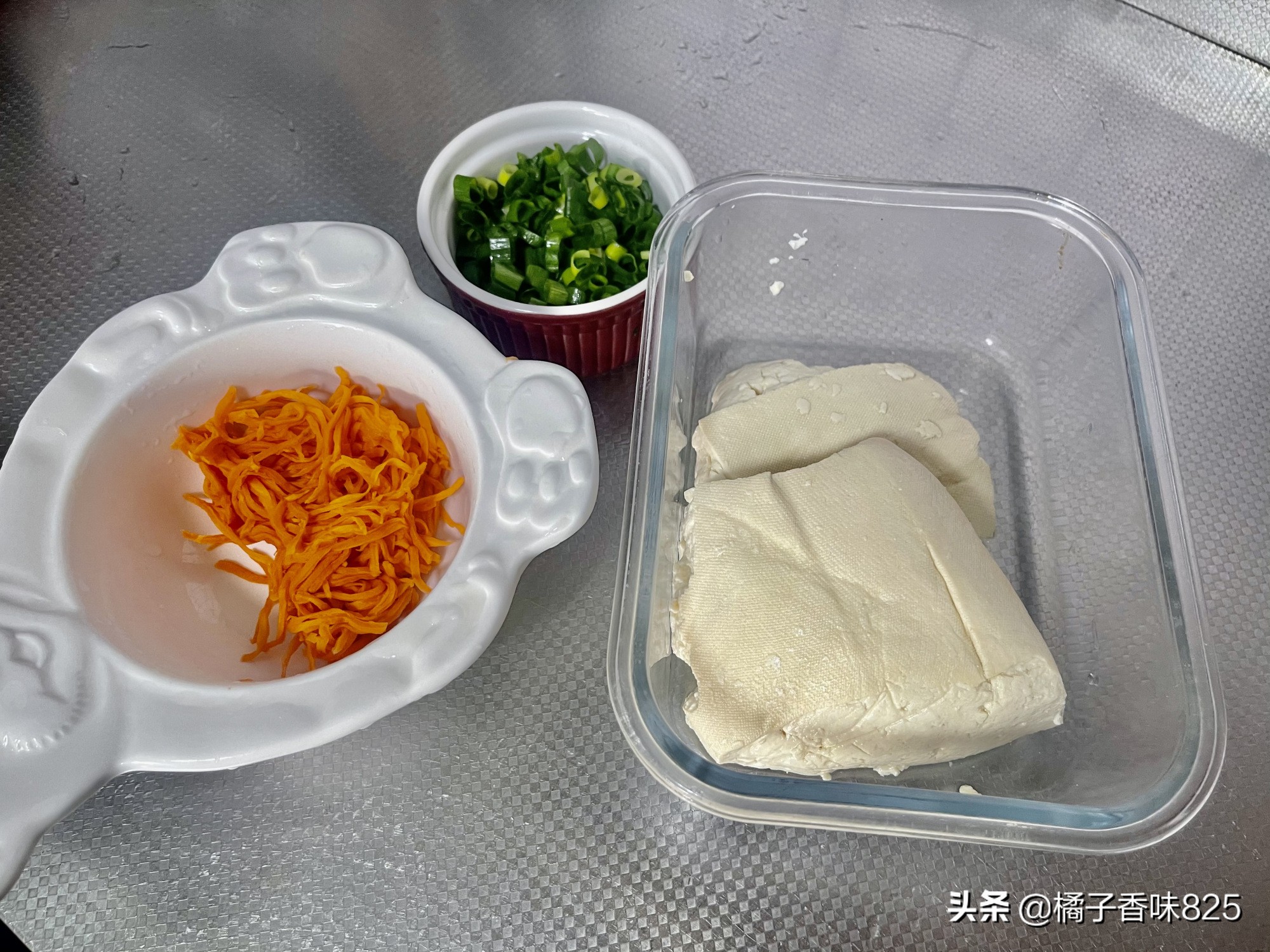 麻婆豆腐吃腻了，试试这个做法，一口一个的小丸子，不加肉也特香